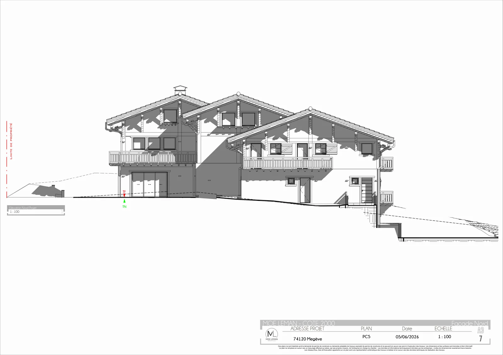 Façade Nord du chalet de Megève, avec terrain naturel et terrain fini cotés